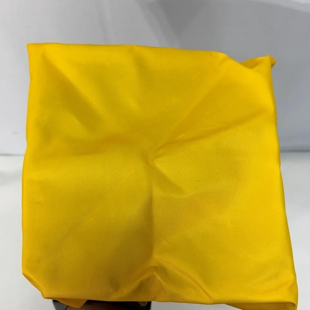 ⛵️nwt Yellow travel Dog Bowl collapsible